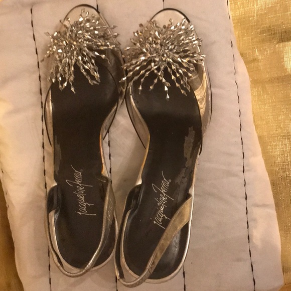 Jacqueline Ferrar Clear Heel with Fancy Bow. - Picture 3 of 5